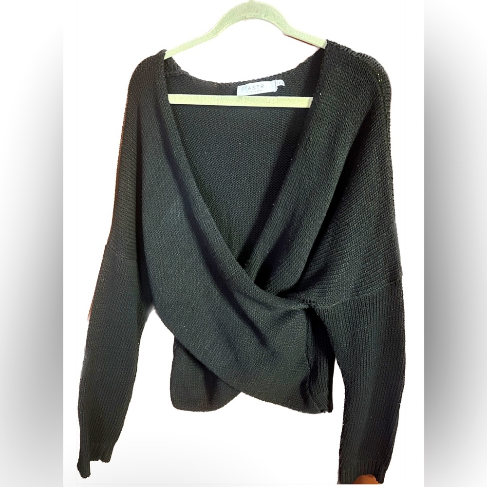 ASTR black XL sweater that crosses in front - Picture 2 of 4
